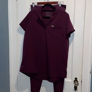 Fig maternity top and jogger bottom in deep purple